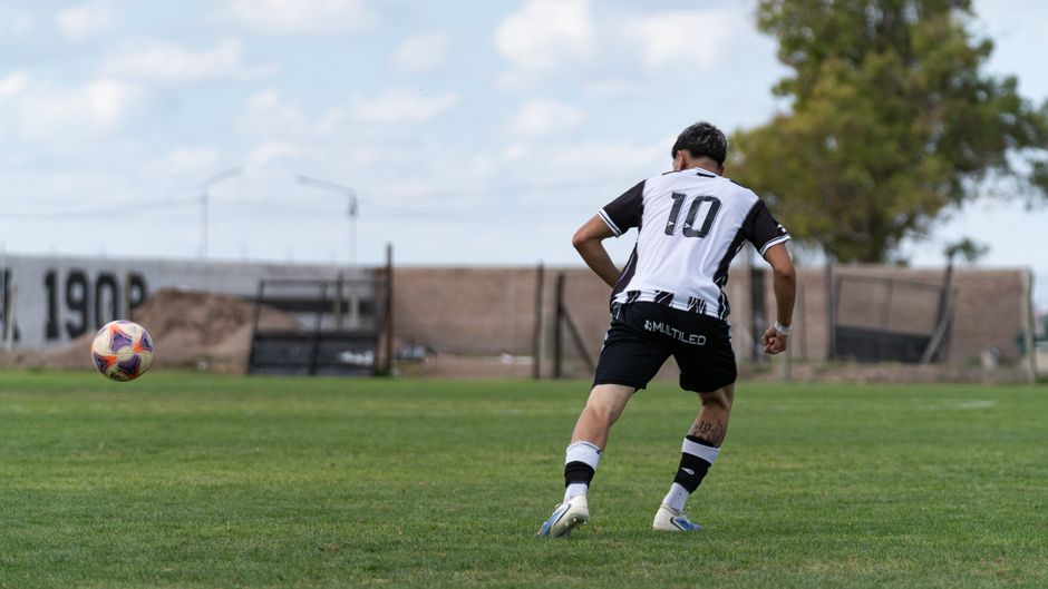 Top 10 Most Skillful Players in Football History