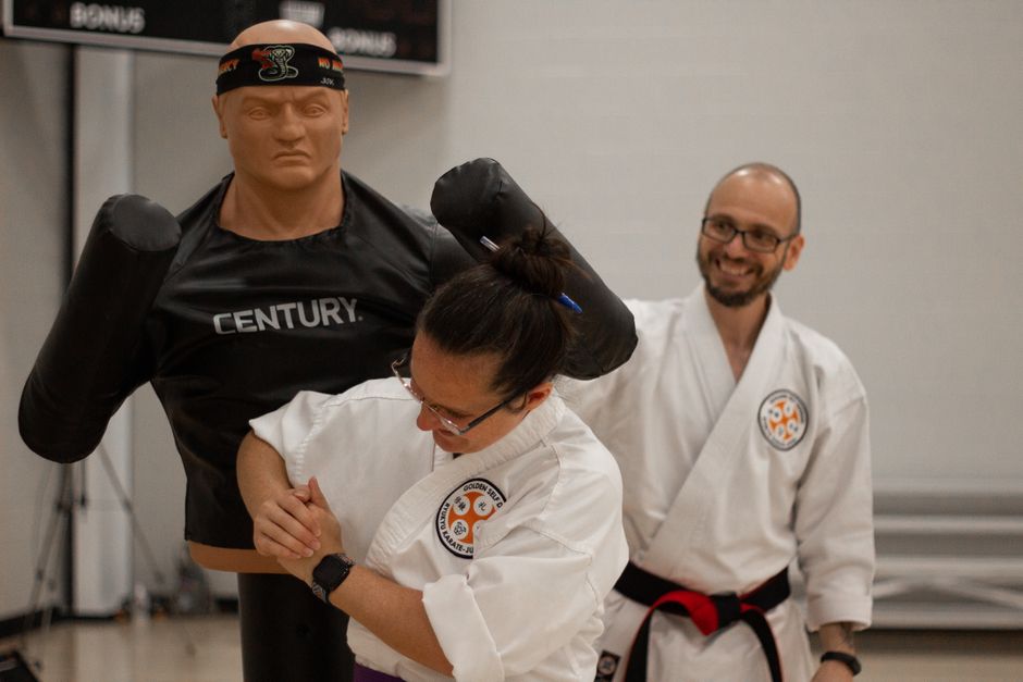 Weak Point in a Fight: Safe Self-Defense Without Escalation