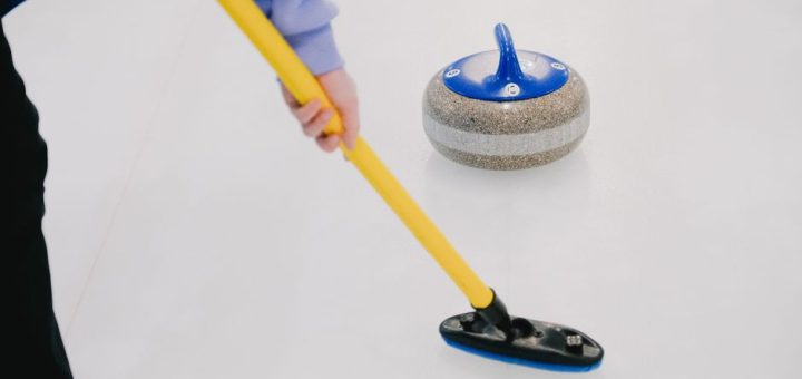 How to Win at Curling: Strategy, Shot Selection and Team Tactics