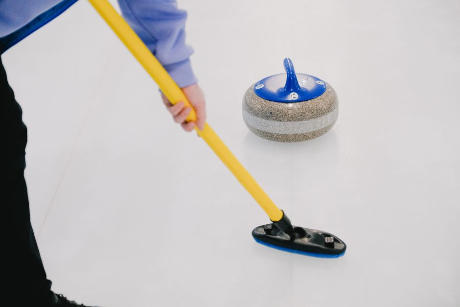 How to Win at Curling: Strategy, Shot Selection and Team Tactics