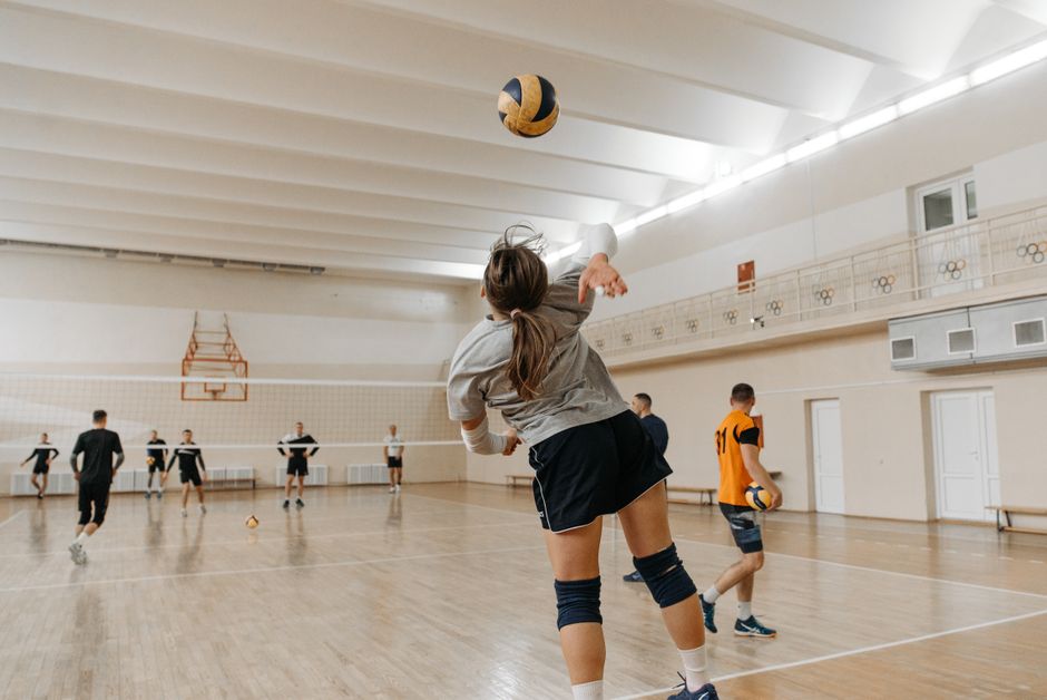 Serving in Volleyball: Rules, Types and Technique