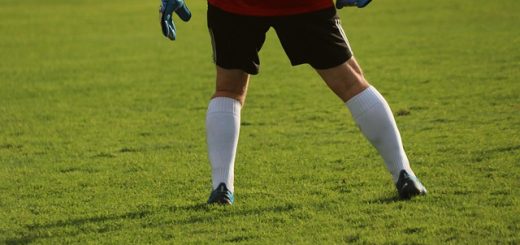 How to Be a Good Goalkeeper: Skills, Positioning and Training