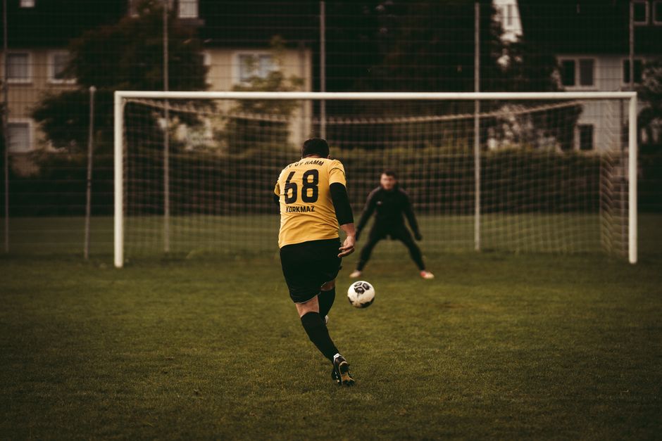 Brace Meaning in Football: What It Means When a Player Scores Two Goals